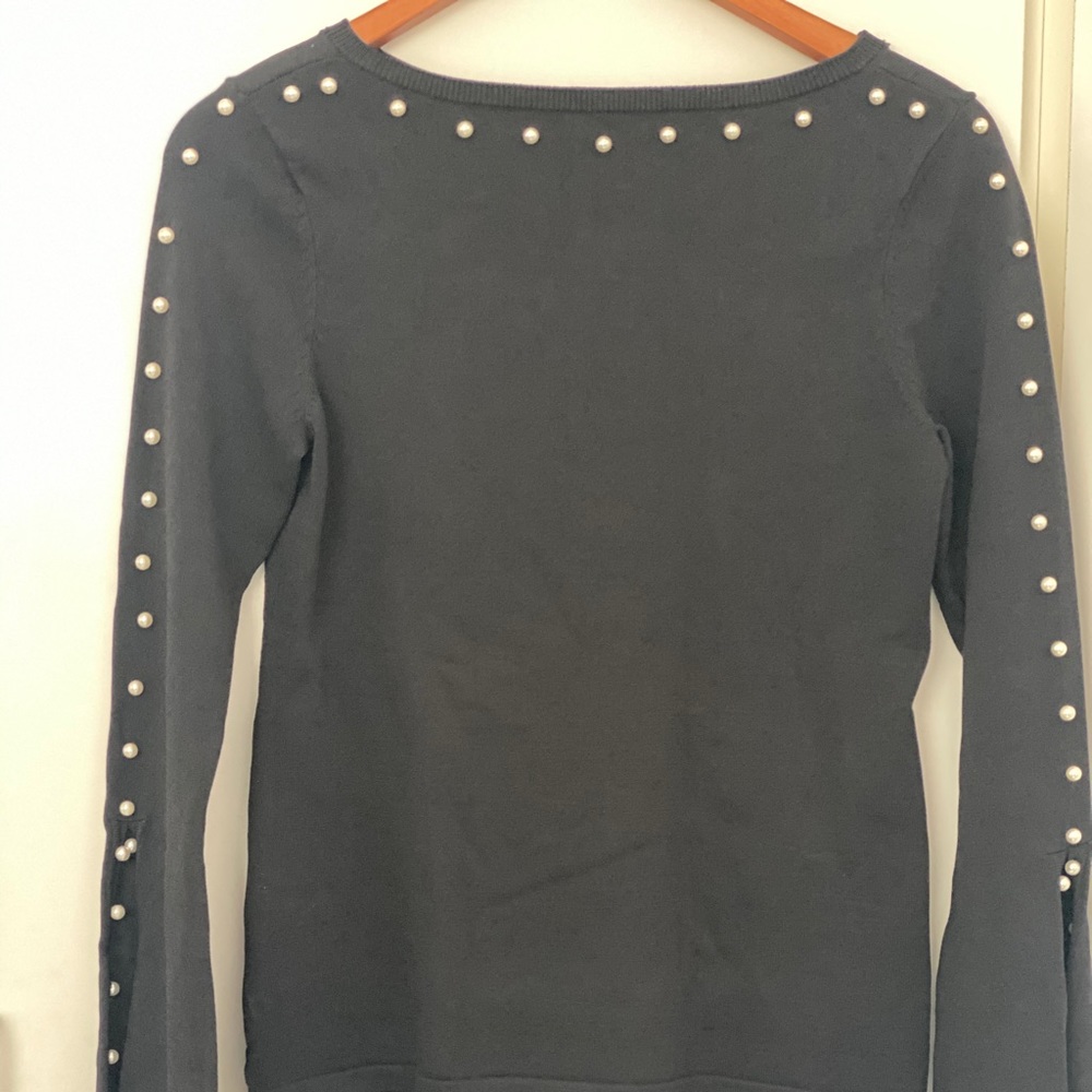 Venus Sweat with Pearl Detail
